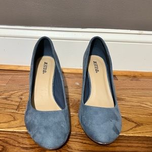 Kitten heels